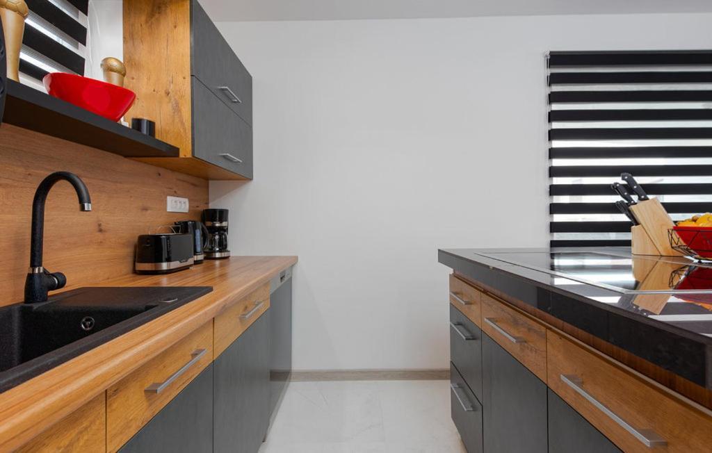 Luxurioeses Penthouse Welle Mit Whirlpool, Grill Und Meerblick Vir Bagian luar foto