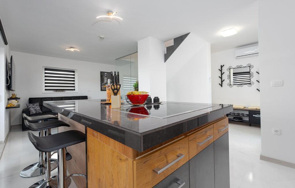Luxurioeses Penthouse Welle Mit Whirlpool, Grill Und Meerblick Vir Bagian luar foto