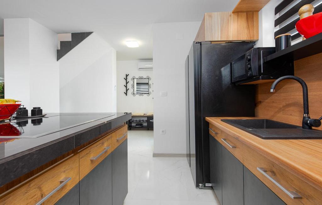 Luxurioeses Penthouse Welle Mit Whirlpool, Grill Und Meerblick Vir Bagian luar foto
