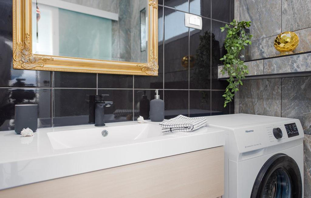 Luxurioeses Penthouse Welle Mit Whirlpool, Grill Und Meerblick Vir Bagian luar foto